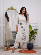 Women's Off-White Black Sequin Floral Straight Kurta & Pant Set - Cotton Flex