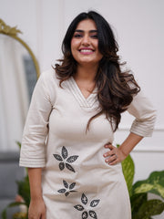 Women's Off-White Black Sequin Floral Straight Kurta & Pant Set - Cotton Flex