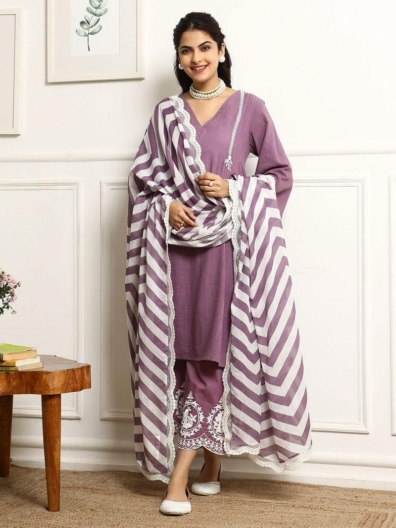 Lavender Cotton Embroidered Kurta Pants & Malmal Dupatta Set