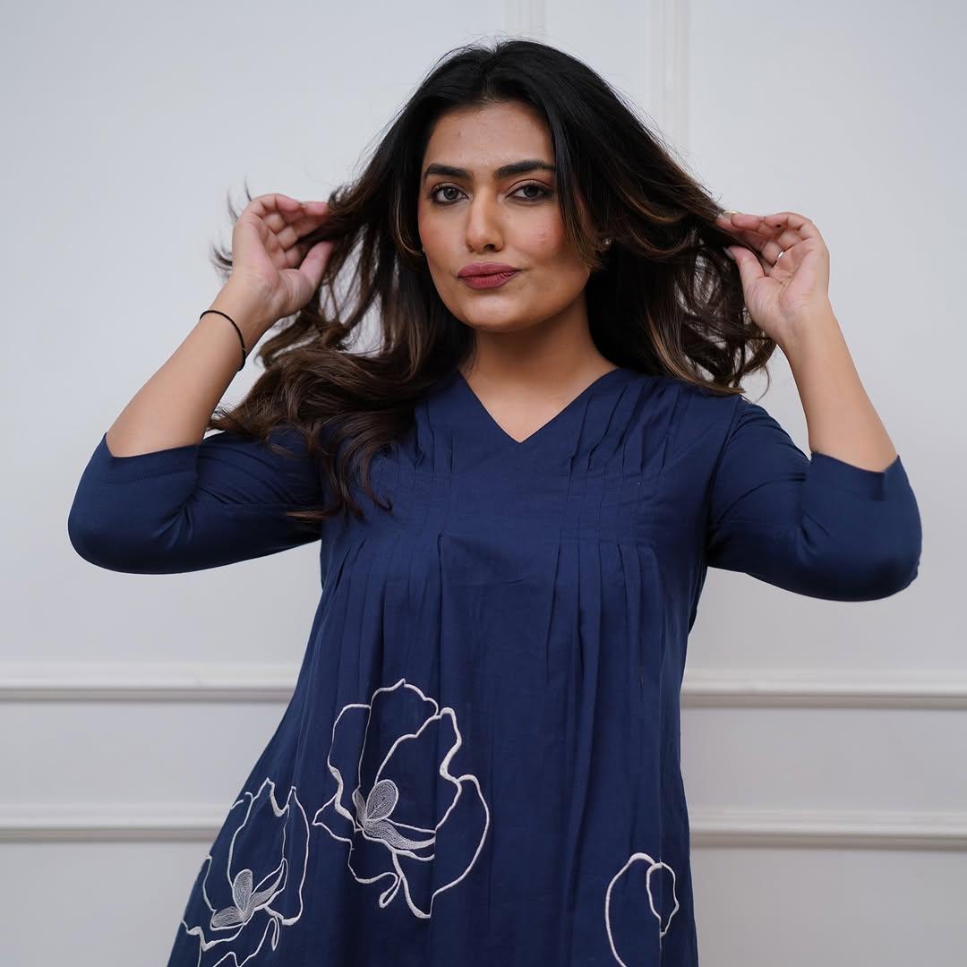 Navy Blue Floral Embrodery Pleated Kurta Set