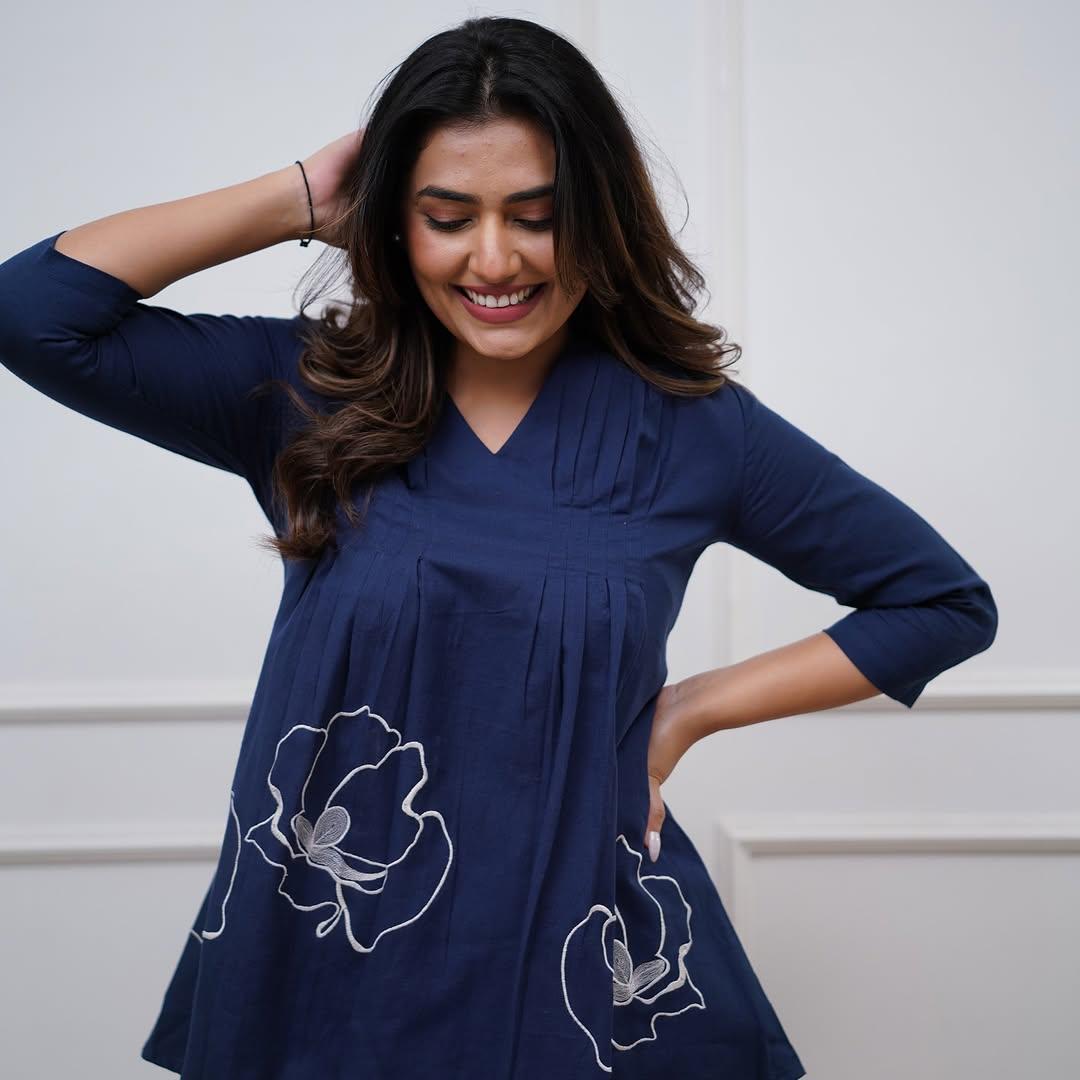 Navy Blue Floral Embrodery Pleated Kurta Set